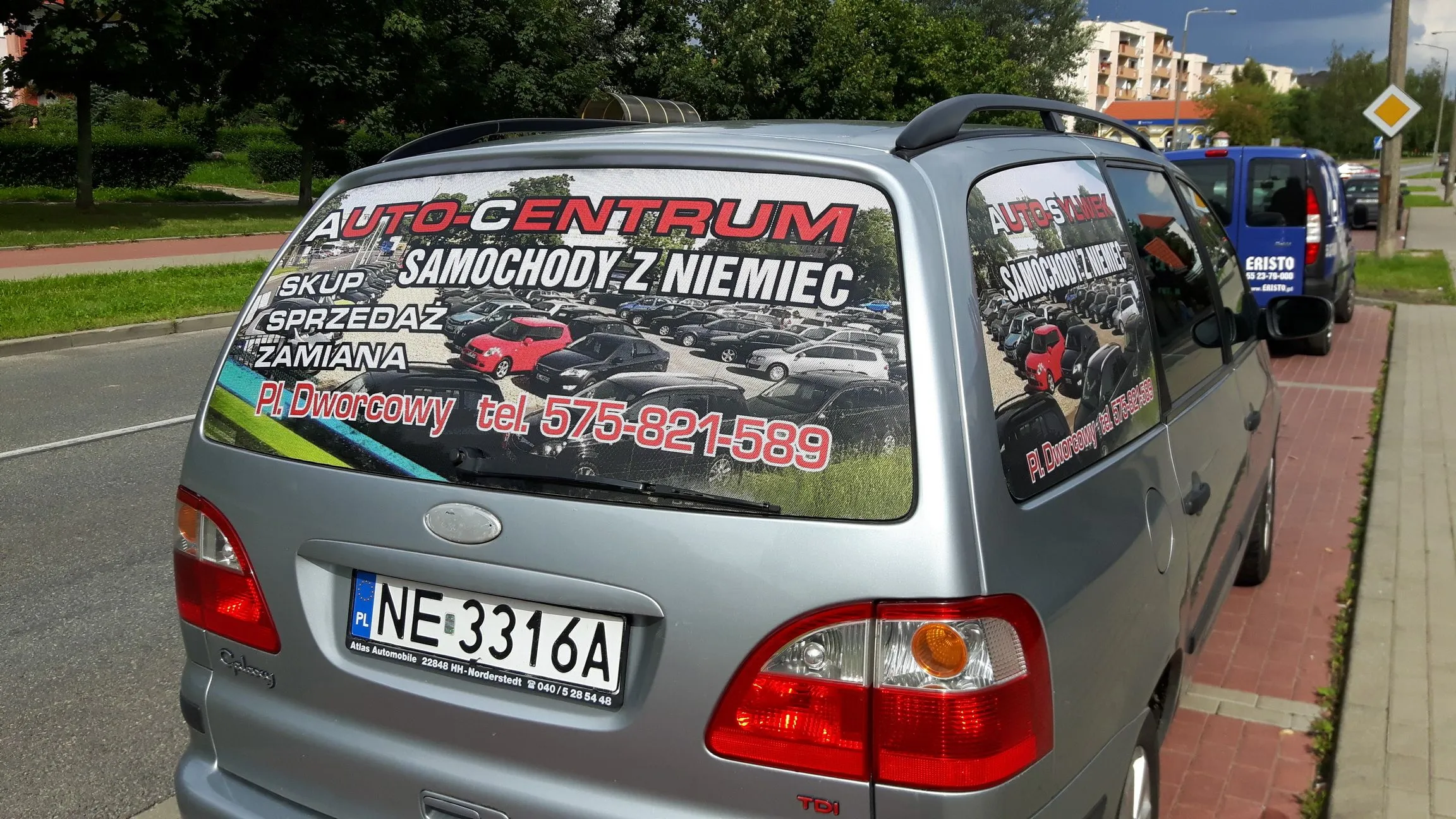 Wydruk perforowany na szybach samochodu - znakowanie auta komisu samochodowego