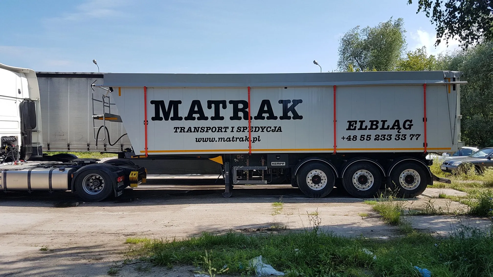 Naczepa TIR z literami wyciętymi z folii - Matrak Transport i Spedycja Elbląg