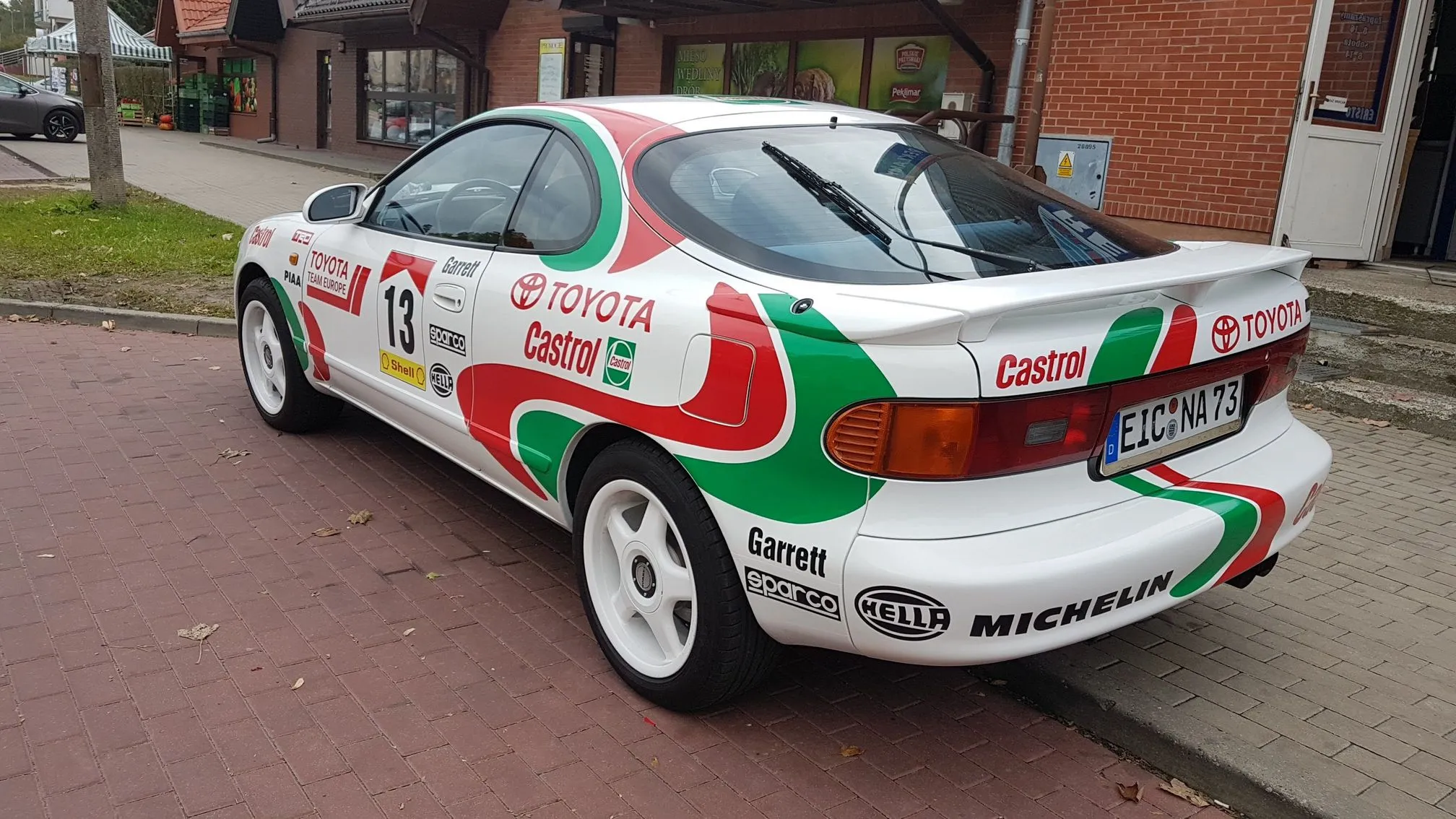 Toyota Celica w pełnym oklejeniu w barwach rajdowych Castrol