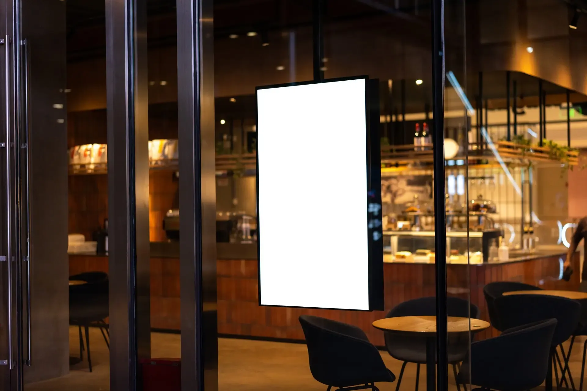 Podświetlany panel reklamowy we wnętrzu lokalu gastronomicznego
