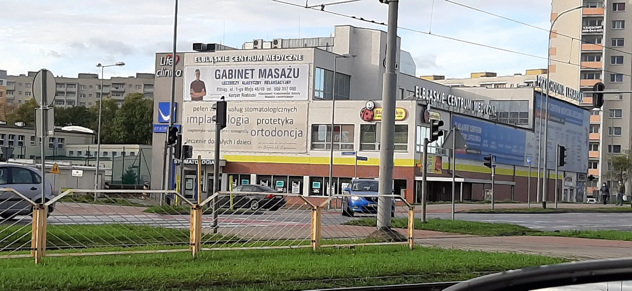 Banery reklamowe na elewacji Elbląskiego Centrum Medycznego